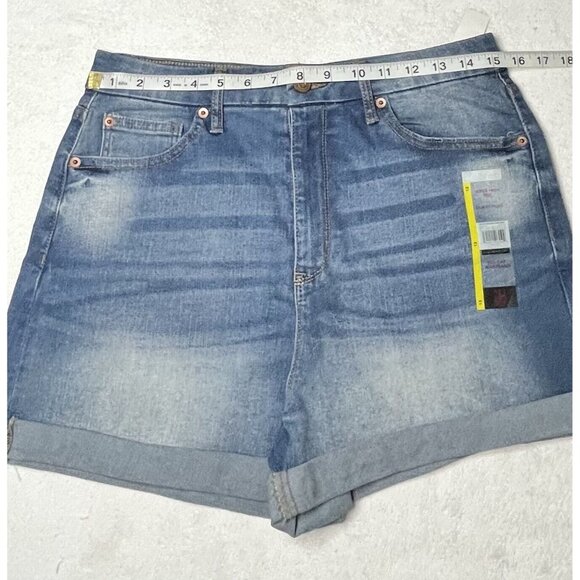 NEW No Boundaries Super High Rise Juniors Denim Blue Jean Shorts Size 13 NWT - Picture 1 of 3